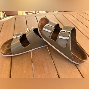 Birkenstock Arizona Khaki - olive green and white, silver buckles